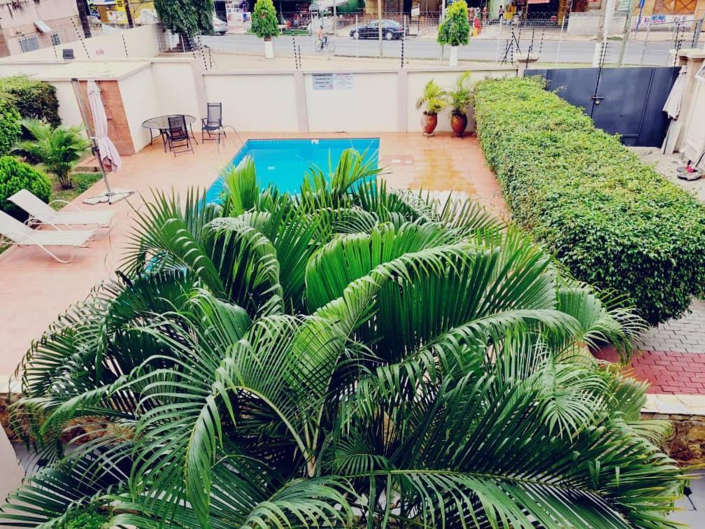 Bertha'S Court D-Plus Apartments Dzorwulu Extérieur photo
