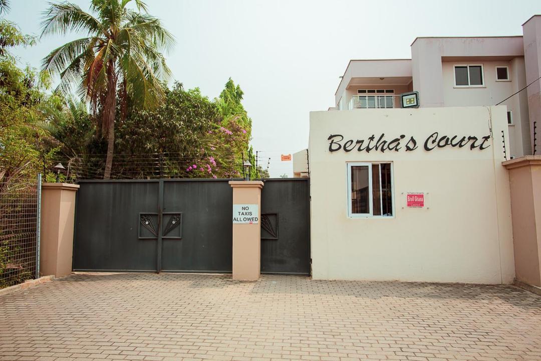 Bertha'S Court D-Plus Apartments Dzorwulu Extérieur photo