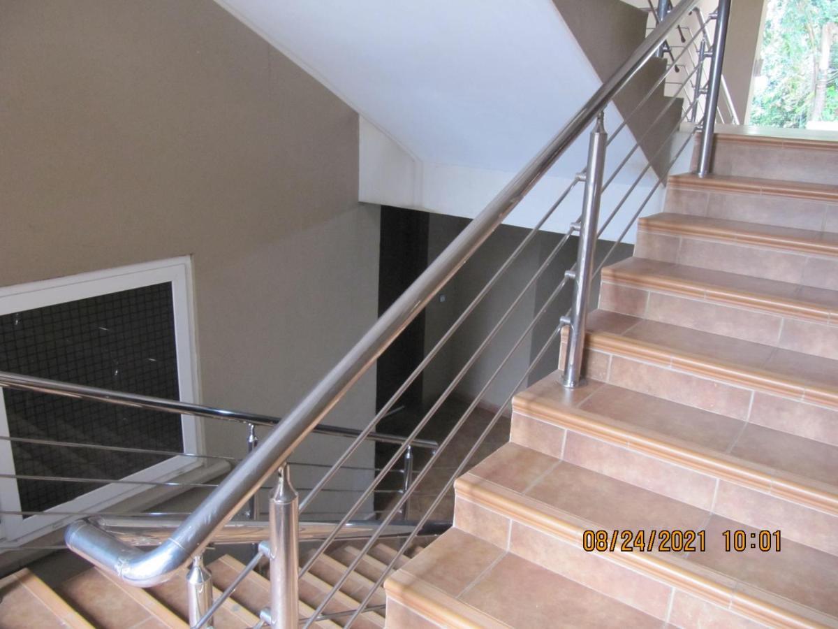 Bertha'S Court D-Plus Apartments Dzorwulu Extérieur photo